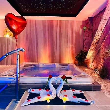 Les Secrets Rooms - Bonneval - Love Room - Spa Et Hammam Privatif Exteriör bild