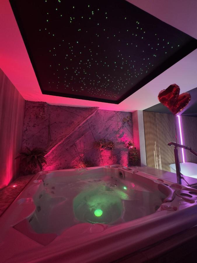 Les Secrets Rooms - Bonneval - Love Room - Spa Et Hammam Privatif Exteriör bild