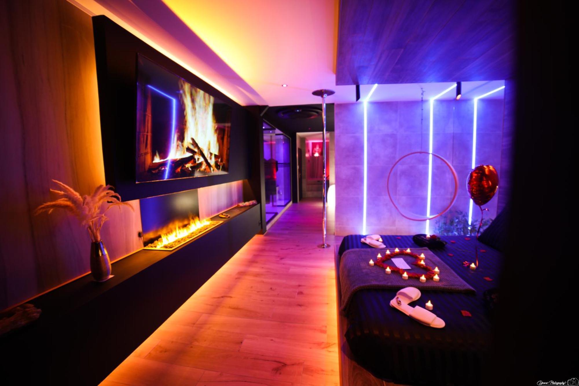 Les Secrets Rooms - Bonneval - Love Room - Spa Et Hammam Privatif Exteriör bild