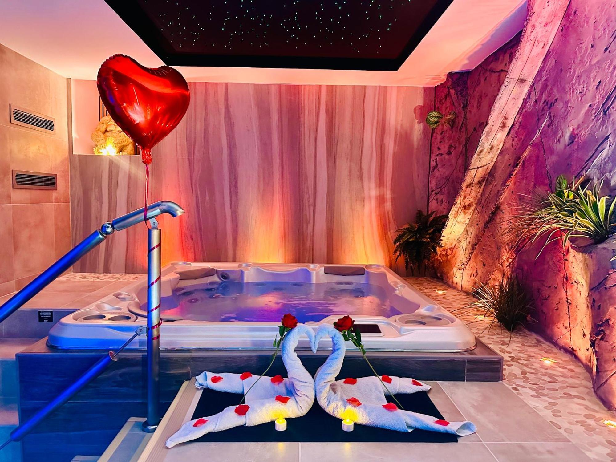 Les Secrets Rooms - Bonneval - Love Room - Spa Et Hammam Privatif Exteriör bild