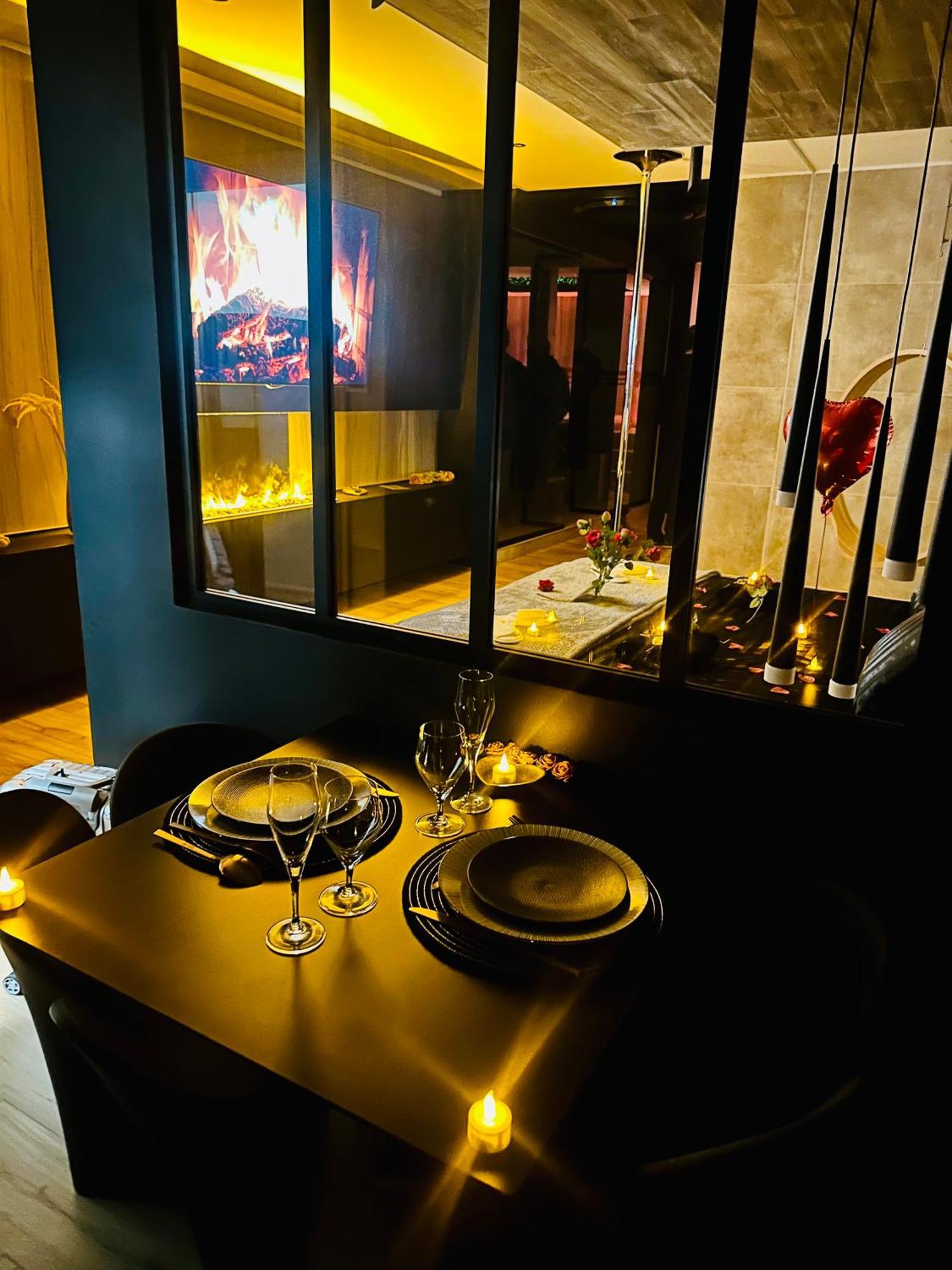 Les Secrets Rooms - Bonneval - Love Room - Spa Et Hammam Privatif Exteriör bild